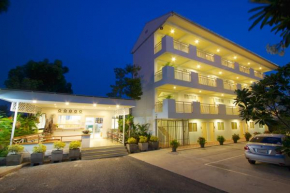 Отель Charn Residence  Saen Suk